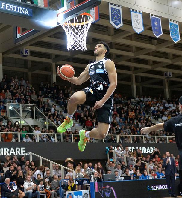 La guardia del Banco tra le stelle del parquet, ma al tiro vince Simon