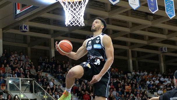 La guardia del Banco tra le stelle del parquet, ma al tiro vince Simon