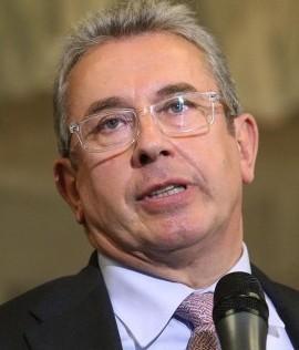 Giuseppe Luigi Cucca (Pd): «No alla stepchild adoption, sì all’affido» 