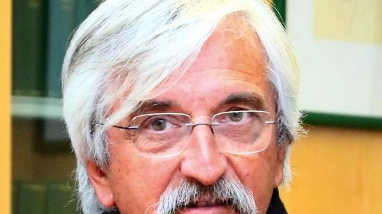 737 posti a sedere, anche un maxischermo