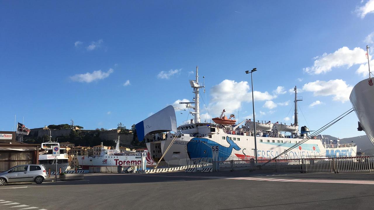 Traghetti fermi sul porto