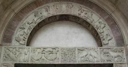 Artù e il Sacro Graal: una leggenda scritta sui muri del Duomo di Modena