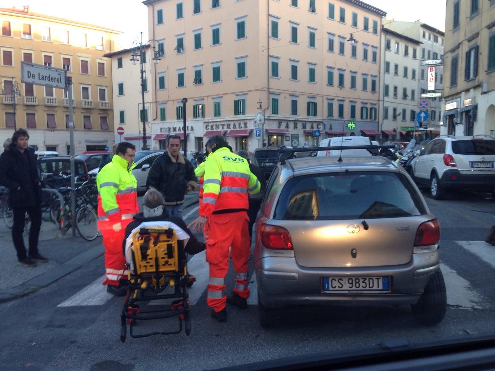 Il personale Svs in azione in via De Larderel