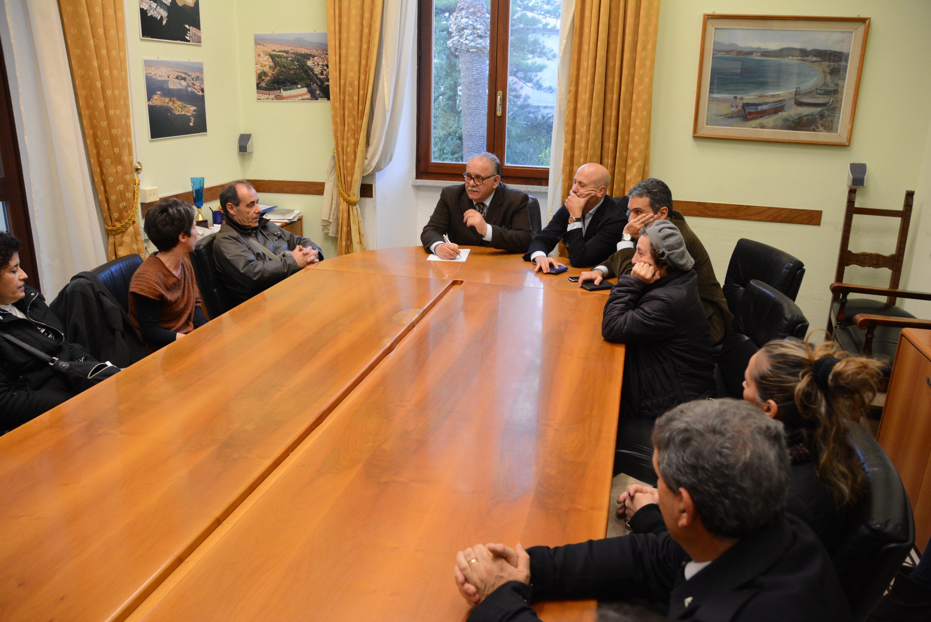 L'incontro tra gli abitanti di zona Baratta a Olbia e il sindaco