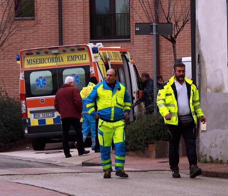 Muore asfissiato nella casa in fiamme 
