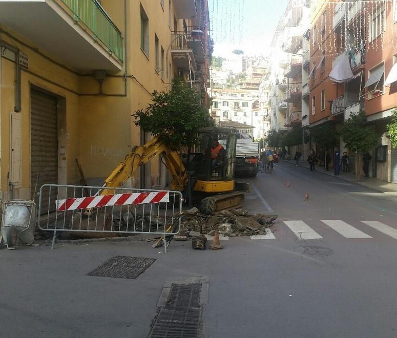 Via Roma, 20 posti auto in meno 