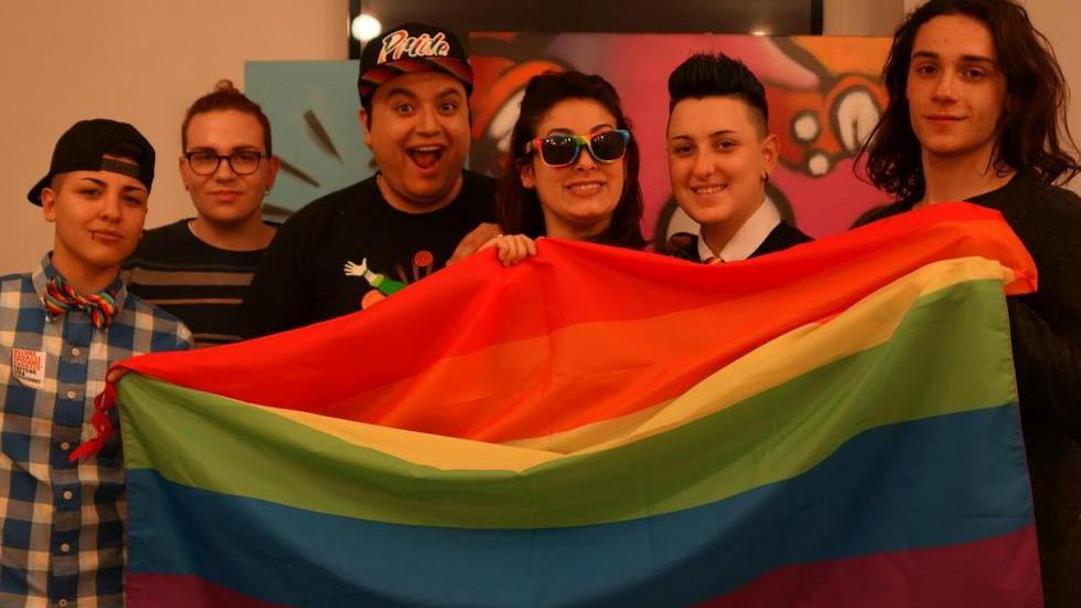 L’orgoglio gay sfila per le unioni civili