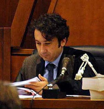 Ombrellate e minacce col cacciavite Due coniugi finiscono alla sbarra