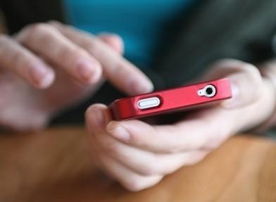 Infastidisce ragazzina Cinquantenne picchiato