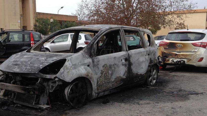 Tre auto incendiate al Carmine