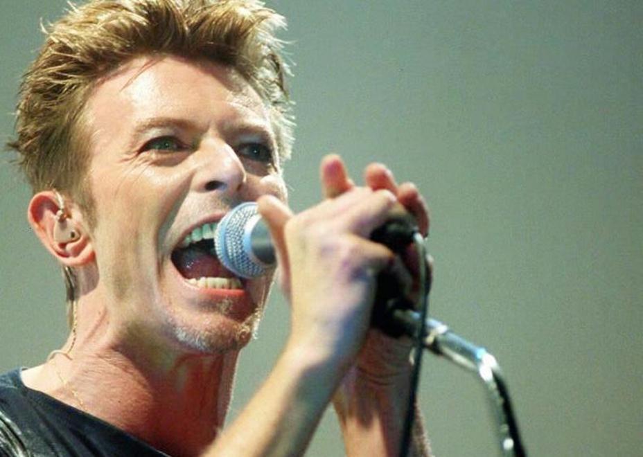 Addio al “Duca Bianco”, icona della musica rock 