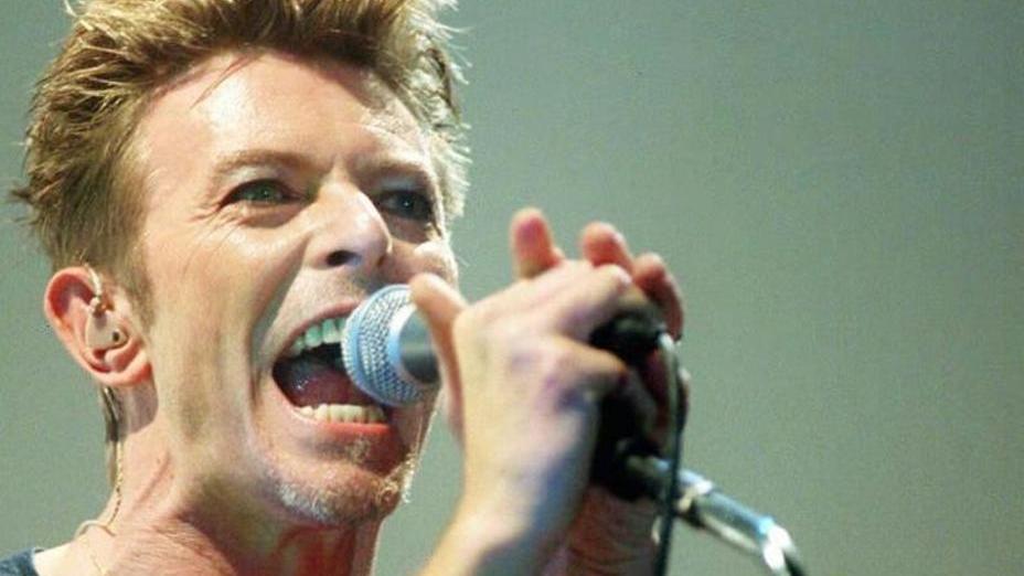 Addio al “Duca Bianco”, icona della musica rock