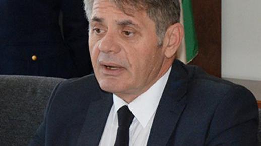 Minorenni assaltano negozio di telefoni