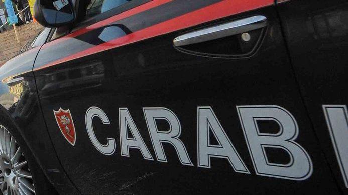 Rubano liquori e cosmetici: tre arrestate