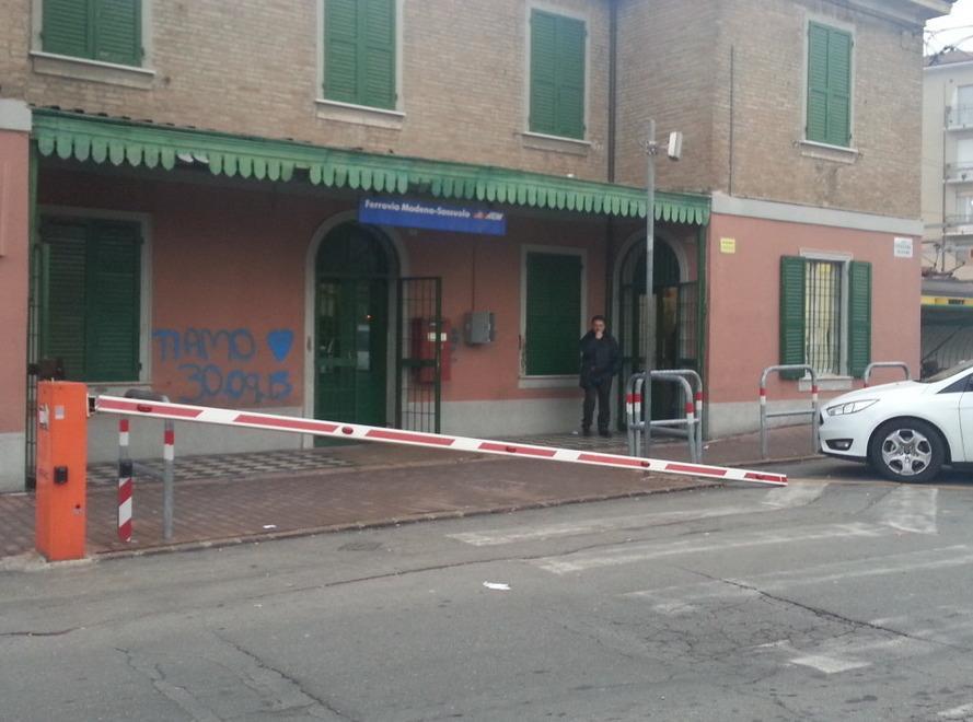 I vandali spadroneggiano in stazione 