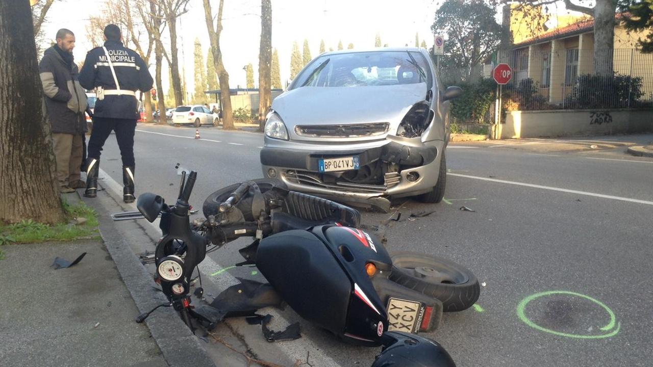 Un'immagine dell'incidente in via Firenze