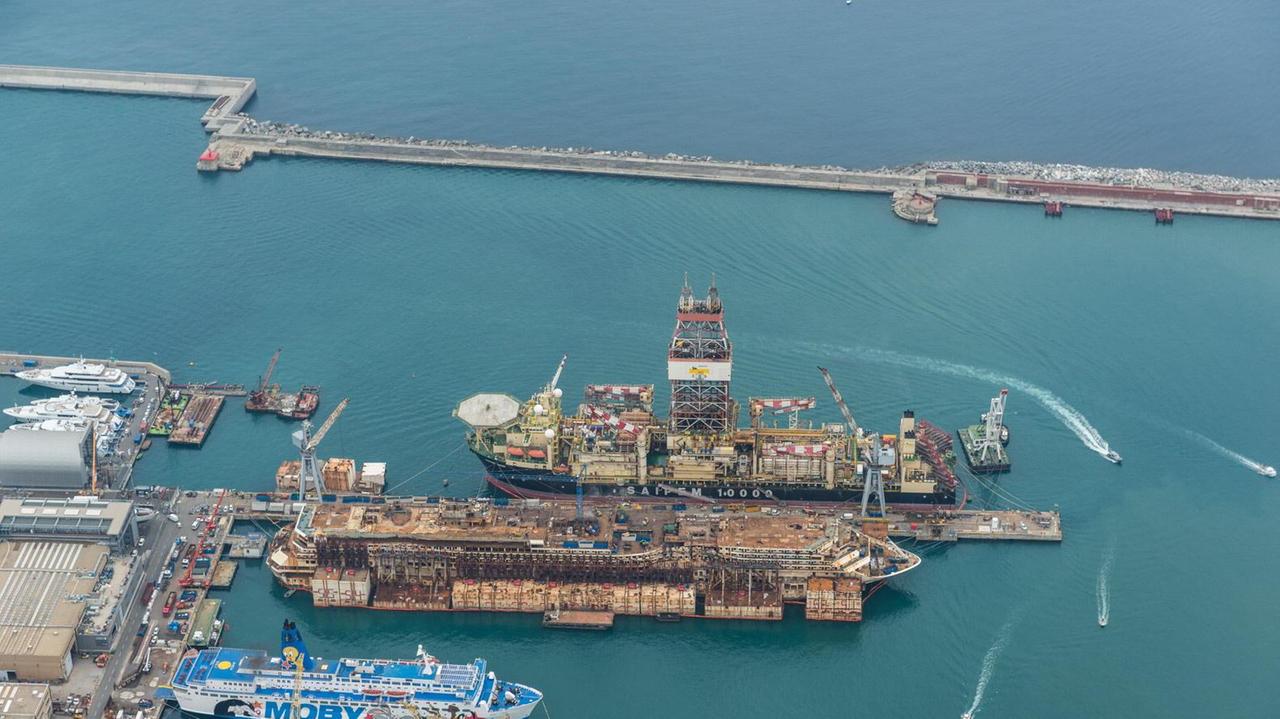 Il relitto della Concordia a Genova (foto Shiprecycling)