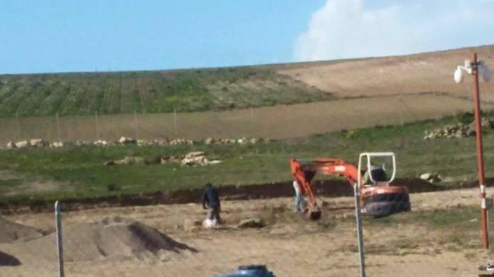 Scontro a colpi di ruspa a Mont’e Prama