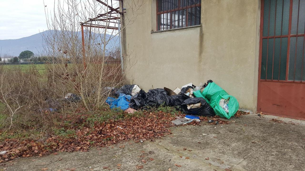 Trentasette multe per abbandono di rifiuti