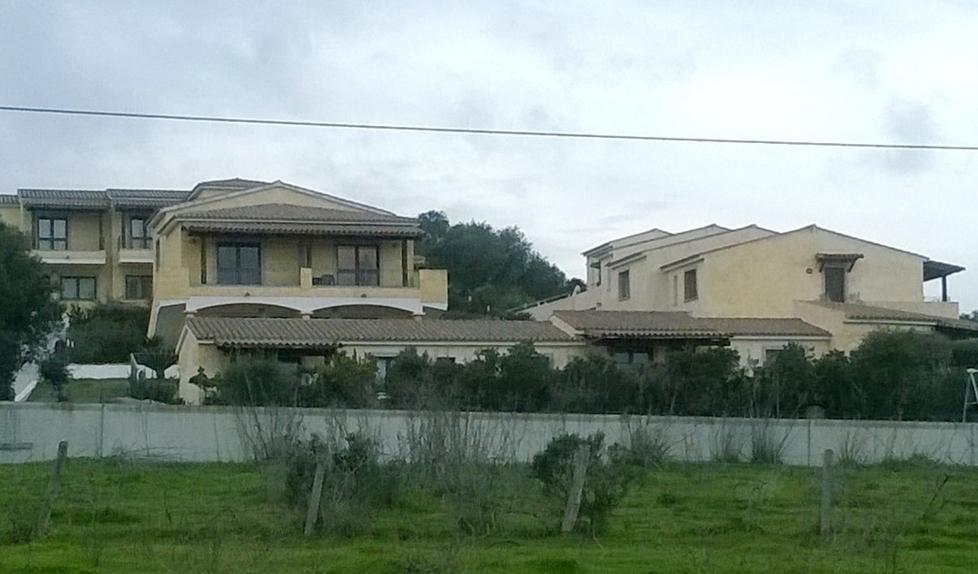 L'hotel che ospita i migranti a Porto Pozzo