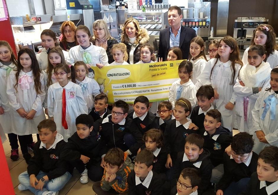 Un assegno di 8.000 euro alla scuola elementare Martini