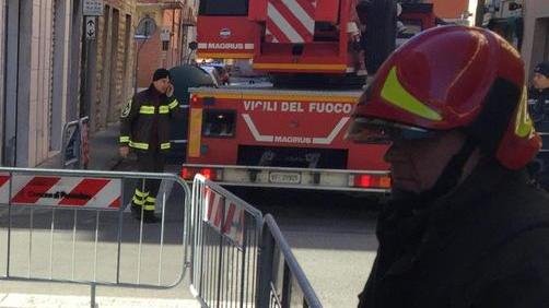 Alberi caduti nelle strade e danni ai tetti
