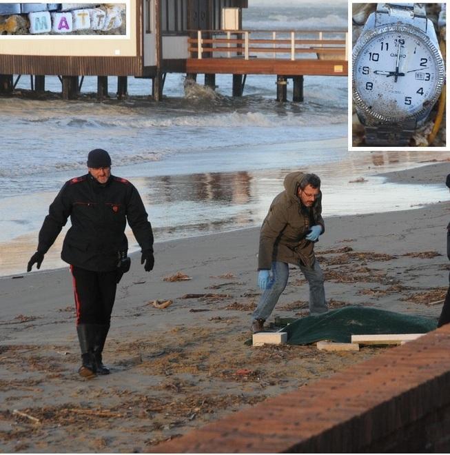 Il mare porta un cadavere in spiaggia 