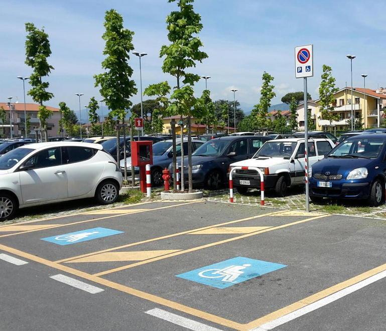 «Sosta da regolamentare tutto attorno all’ospedale»