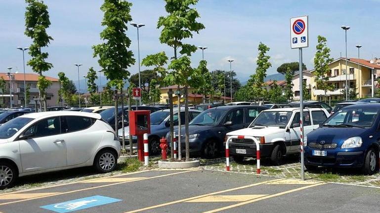 «Sosta da regolamentare tutto attorno all’ospedale»