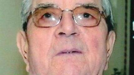 I fedeli salutano padre Agostino Ricci