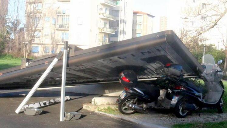 Un vento da record Danni e traghetti ko