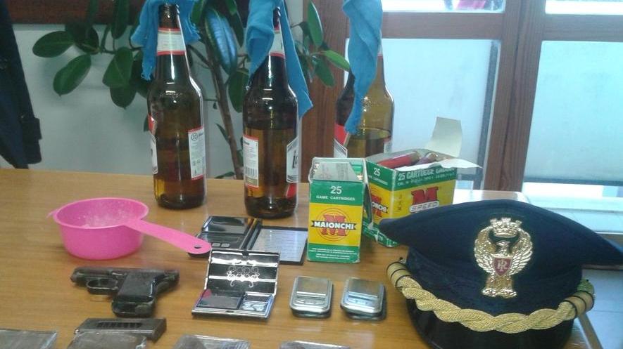 Esplosivo e droga in casa: famiglia finisce in cella