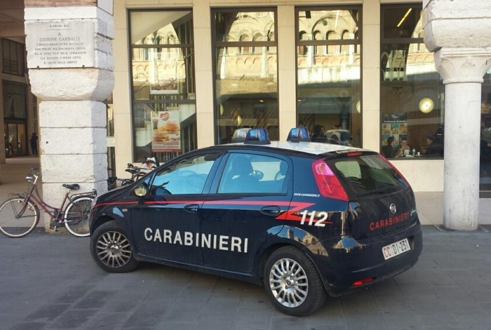 Ragazzi disturbano i clienti