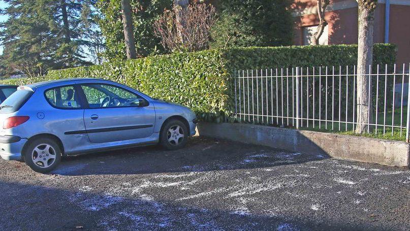 Auto data alle fiamme nella notte