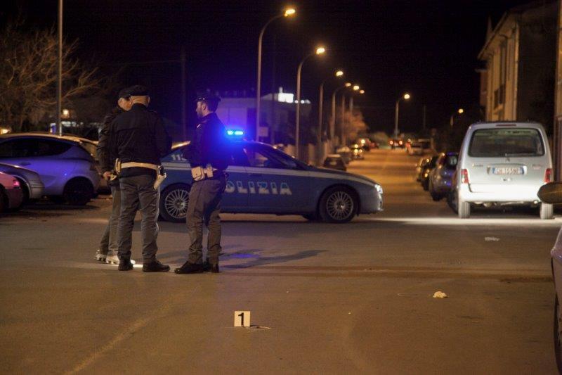 La polizia sul luogo della sparatoria, alla Pietraia