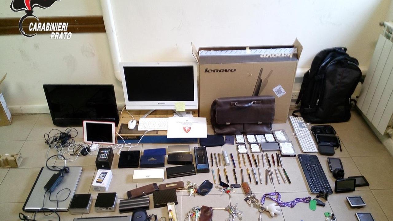 Parte della refurtiva recuperata dai carabinieri