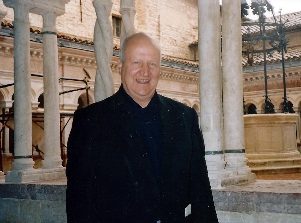 Il parroco di Capezzana don Alberto Maggini