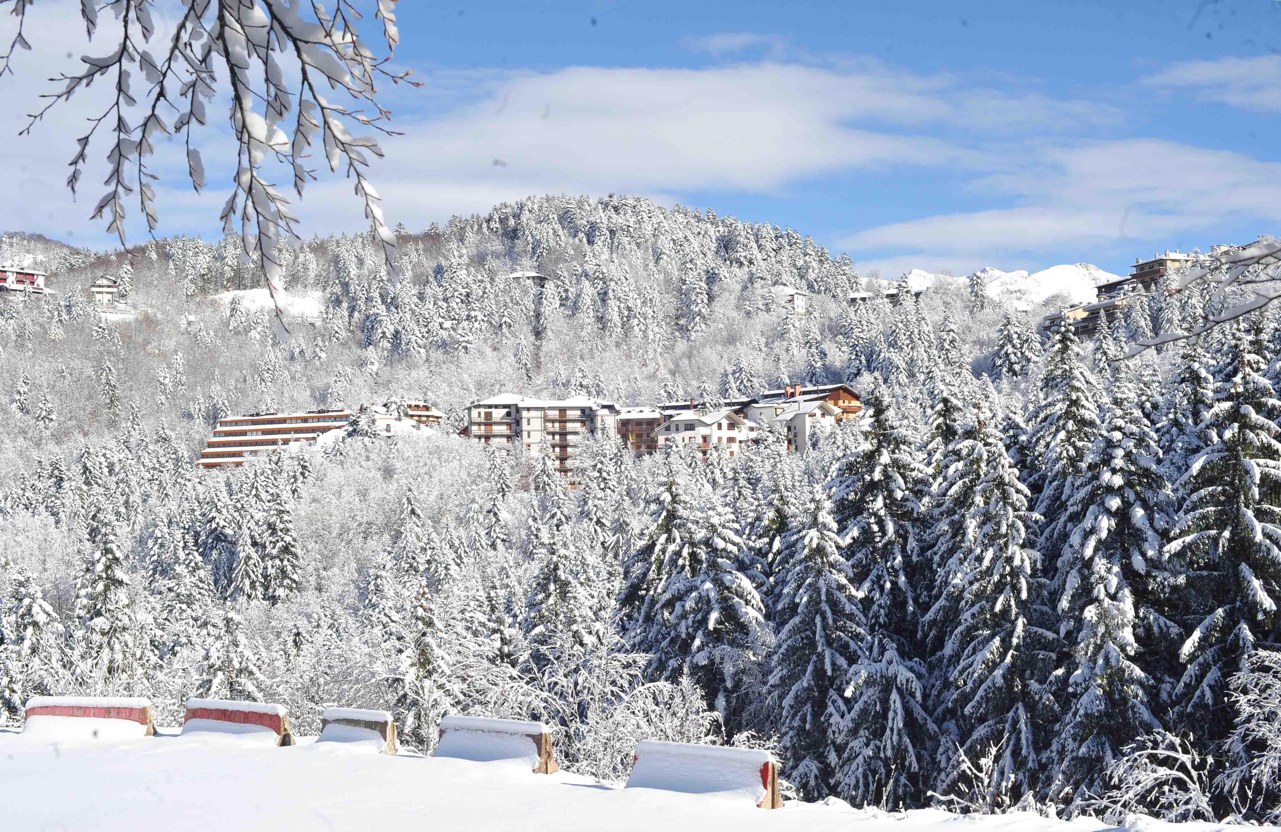 Montagna pistoiese sotto la neve 