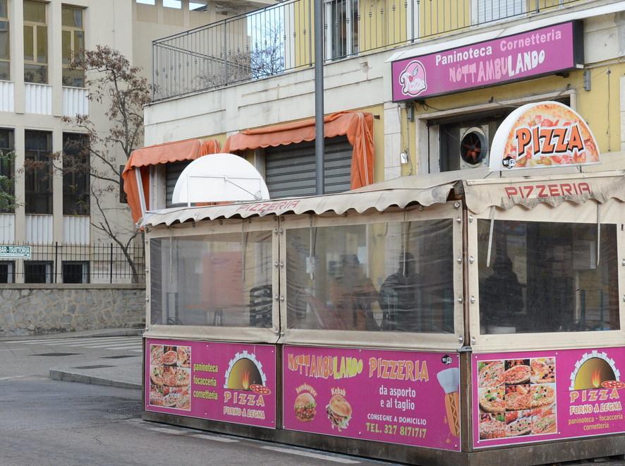 Un gazebo di un'attività commerciale a Olbia