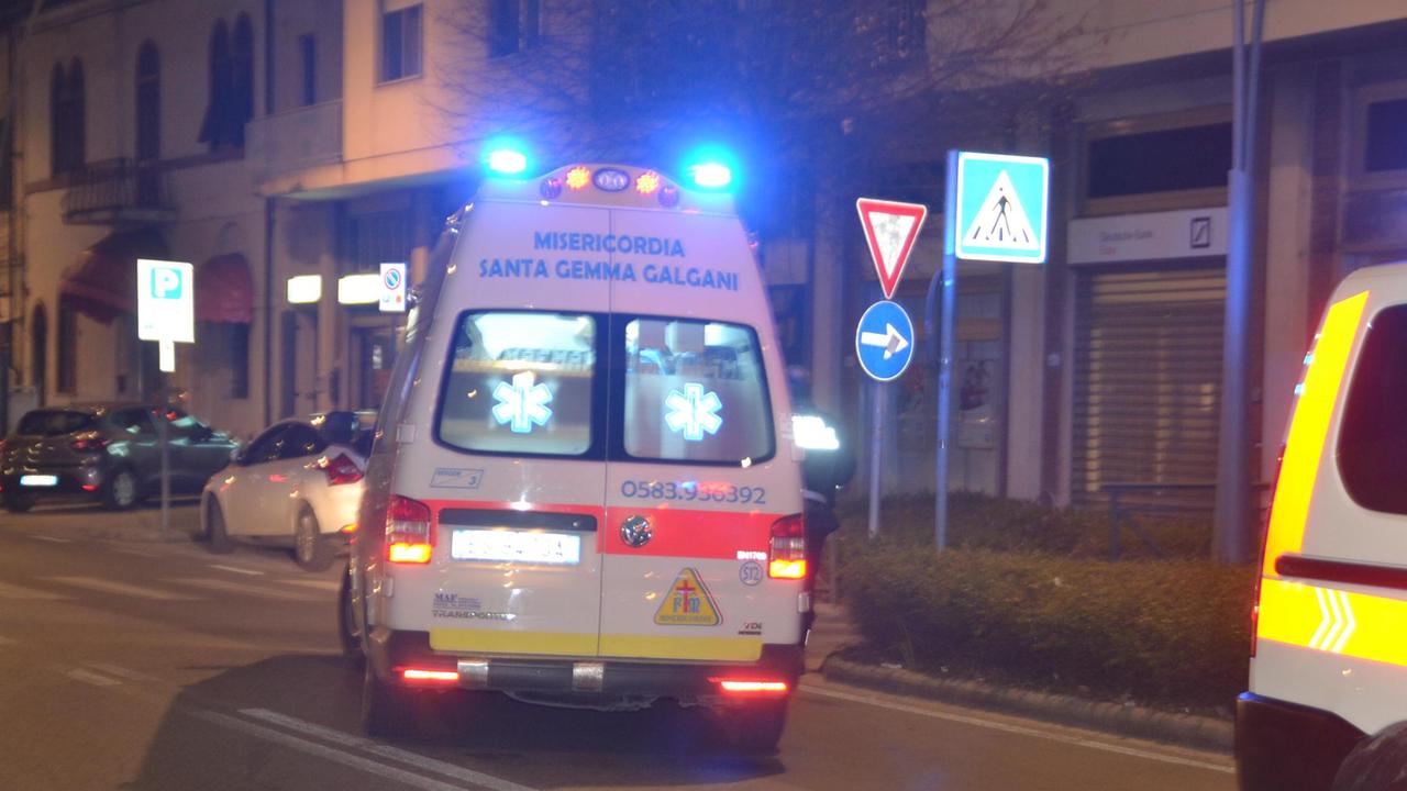 Un'ambulanza in azione (foto archivio)