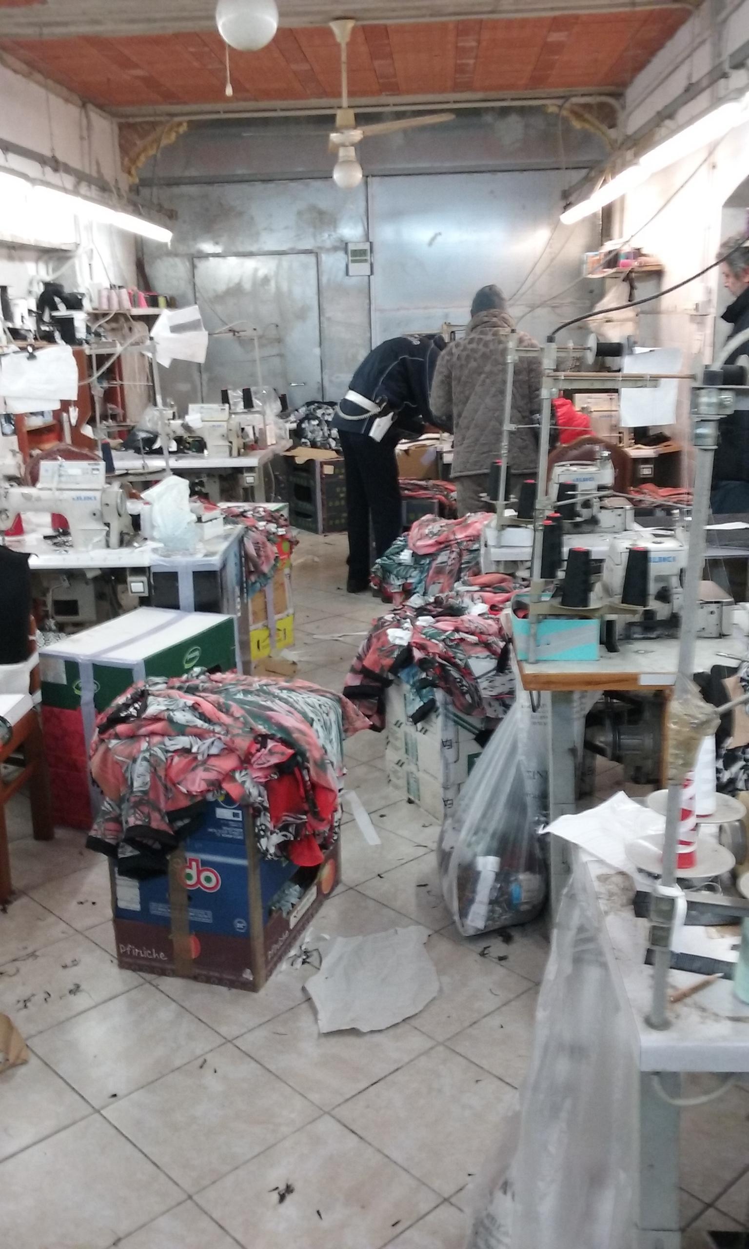 Scoperto un laboratorio tessile “fantasma” gestito da cinesi 