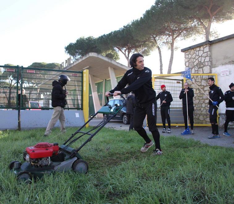 «Puliamo lo stadio perché crediamo nella nostra città» 