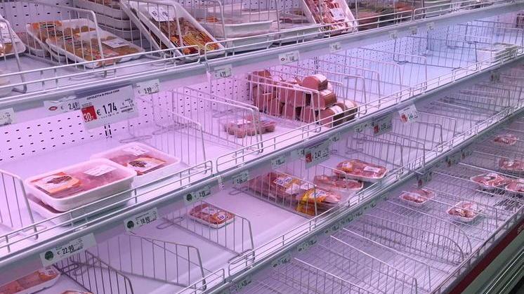 Navi, mattinata da incubo Poi il vento molla la presa