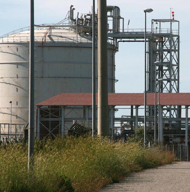 Pd e giunta: «Serve una nuova Via per il rigassificatore Edison» 