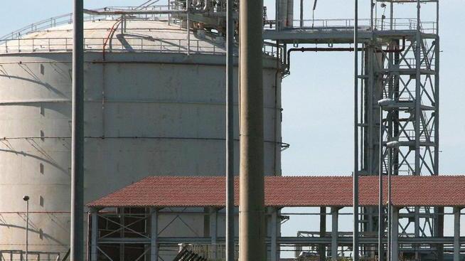 Pd e giunta: «Serve una nuova Via per il rigassificatore Edison»