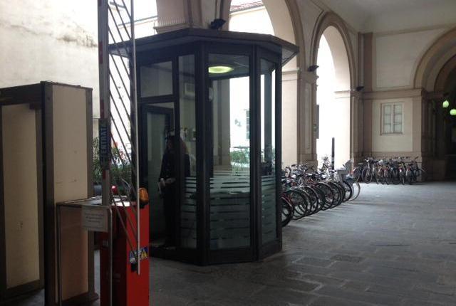 Bloccato con un coltellaccio all’ingresso del Galli Tassi 