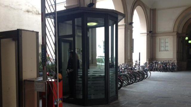 Bloccato con un coltellaccio all’ingresso del Galli Tassi
