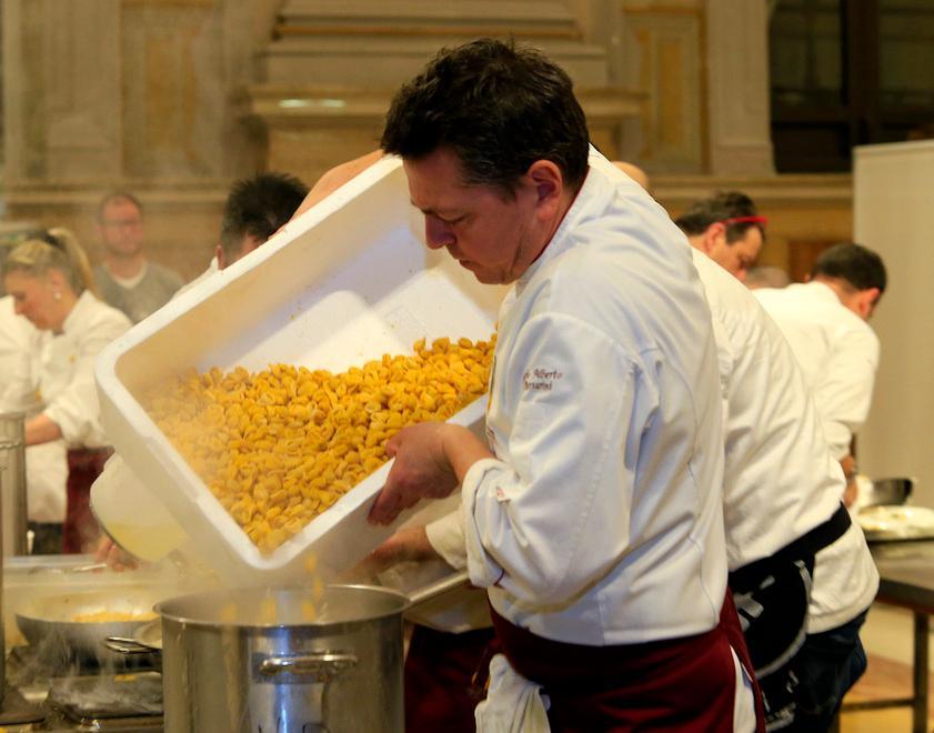 I bolognesi scaricano Modena: sarà sfida tortellini-cappelletti
