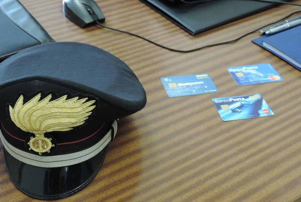Usavano carte clonate, due arresti 