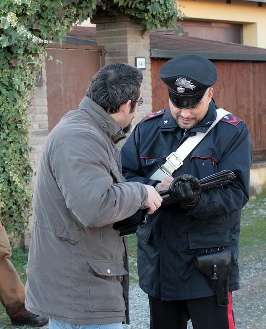 Casa in fiamme, tre salvati dai carabinieri 
